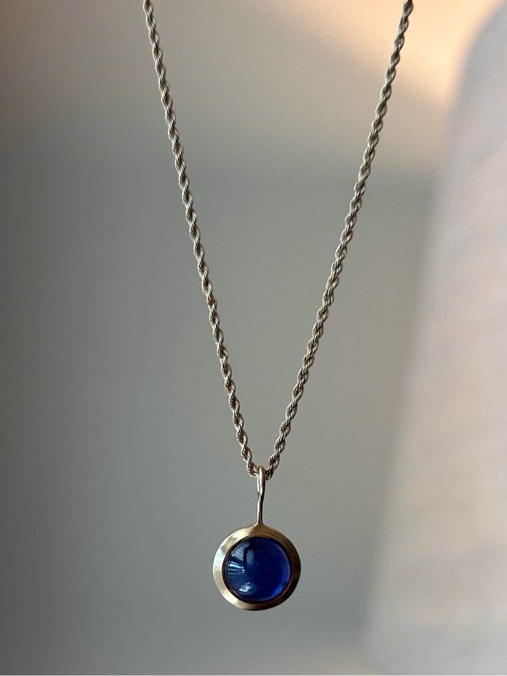 CLASSY 18k YG Bezel Set Blue Sapphire Cabochon on 14k YG Solid Rope Chain 18" L